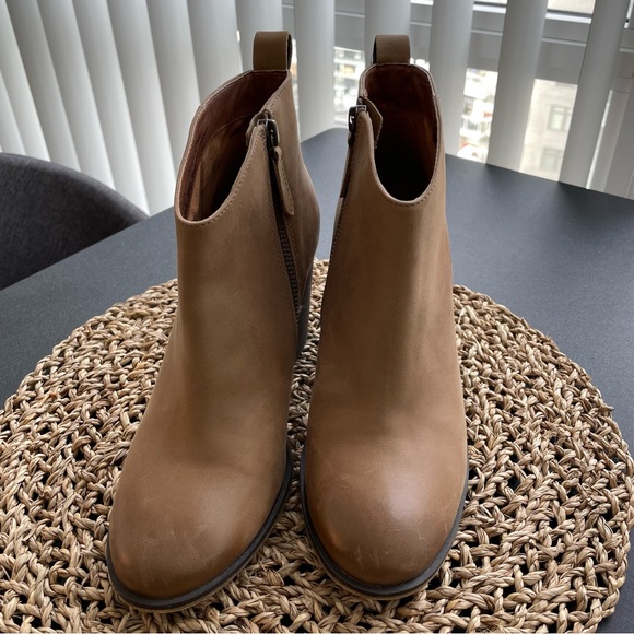 BP Lance Leather Block Heel Bootie - Picture 2 of 9